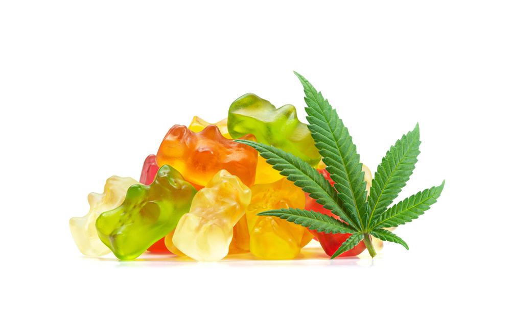 一张大麻叶子和大麻食品的图片